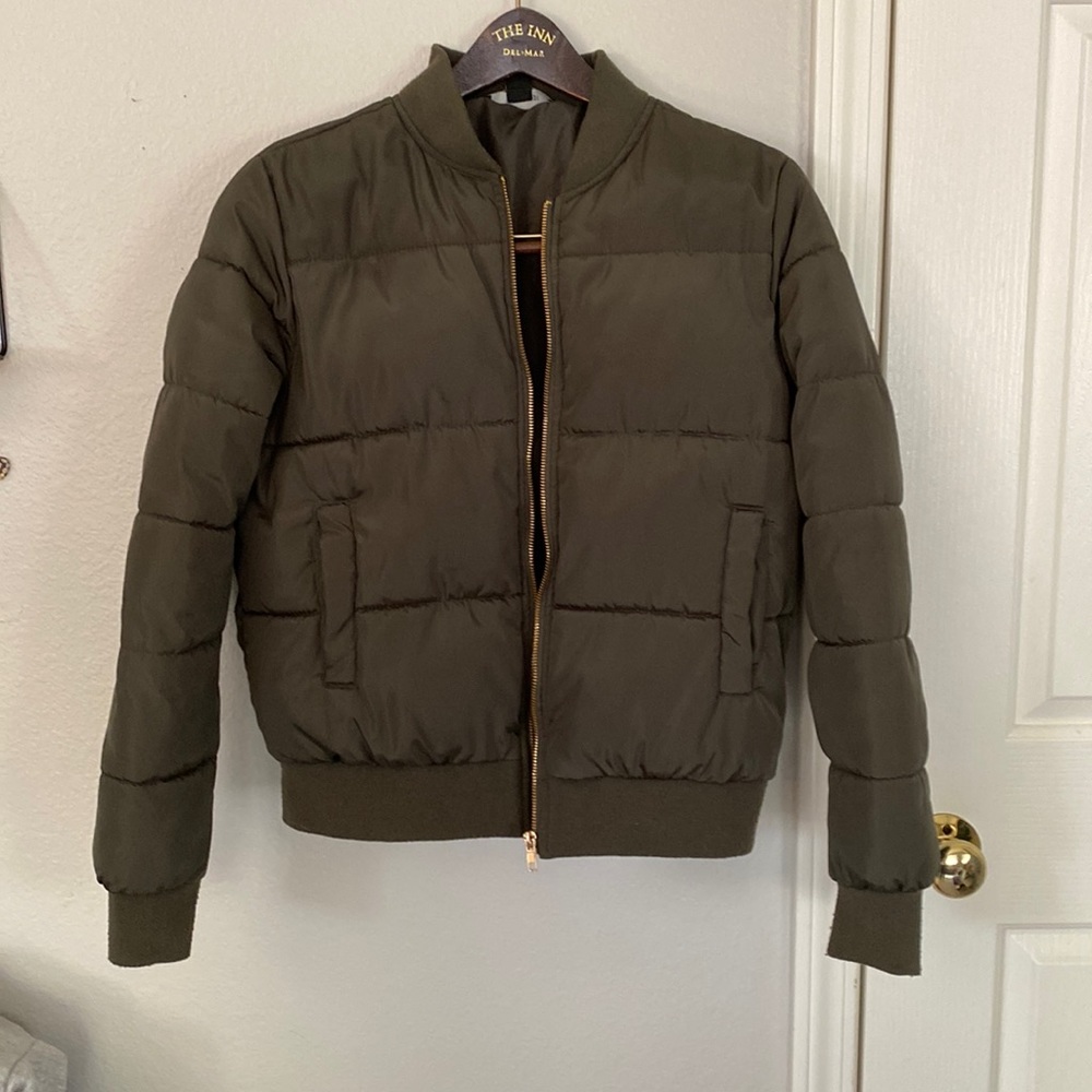 Khaki Puffer Jacket 🌲